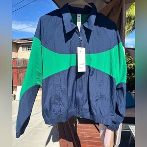 Medium NWT Lululemon Athletica Blue and Green Nylon Jacket